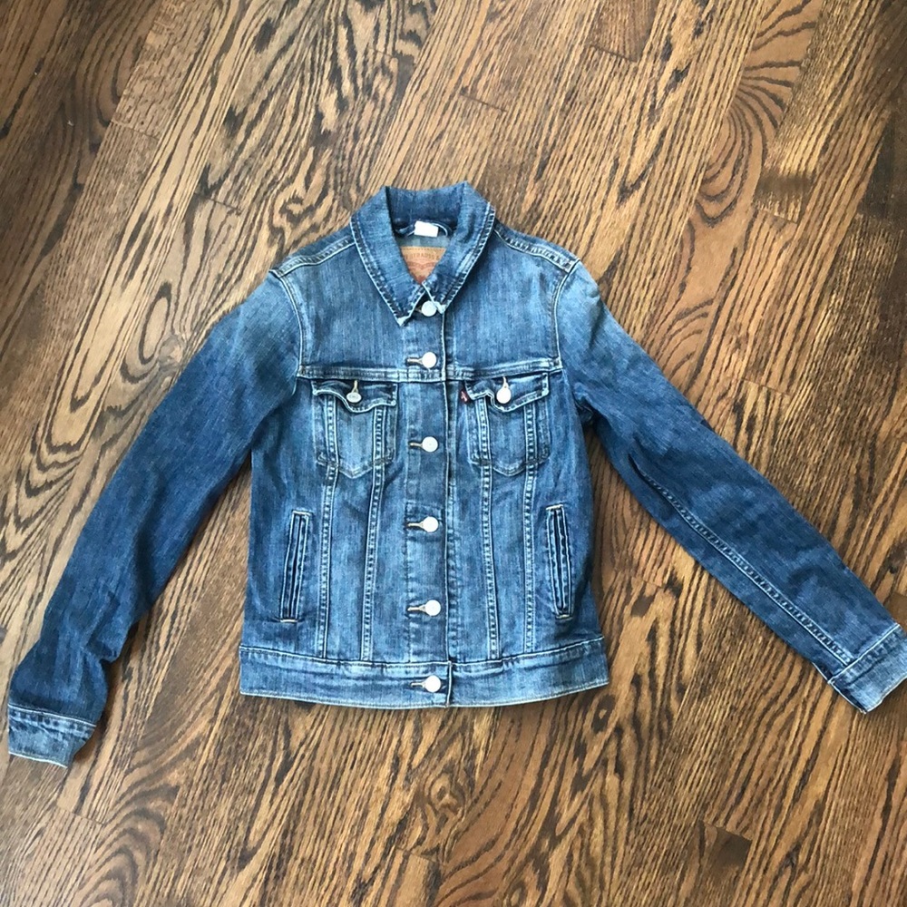 Like new Levi’s denim jacket